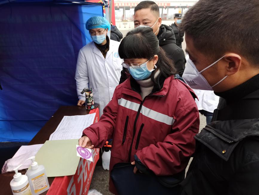 市疾控中心專家現(xiàn)場(chǎng)指導(dǎo)交發(fā)集團(tuán) 新冠肺炎肺炎疫情防控和復(fù)工復(fù)產(chǎn)工作3.jpg 38456c329248863dc46a720145e9cda7.jpg