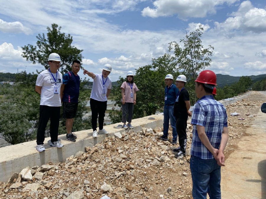 綿陽市交通建設(shè)工程質(zhì)量監(jiān)督站對(duì)S209線梓潼縣城至江油河口段改建工程進(jìn)行監(jiān)督檢查.jpg 49dffa9cd89d88441929ce4f723c3ce8.jpg