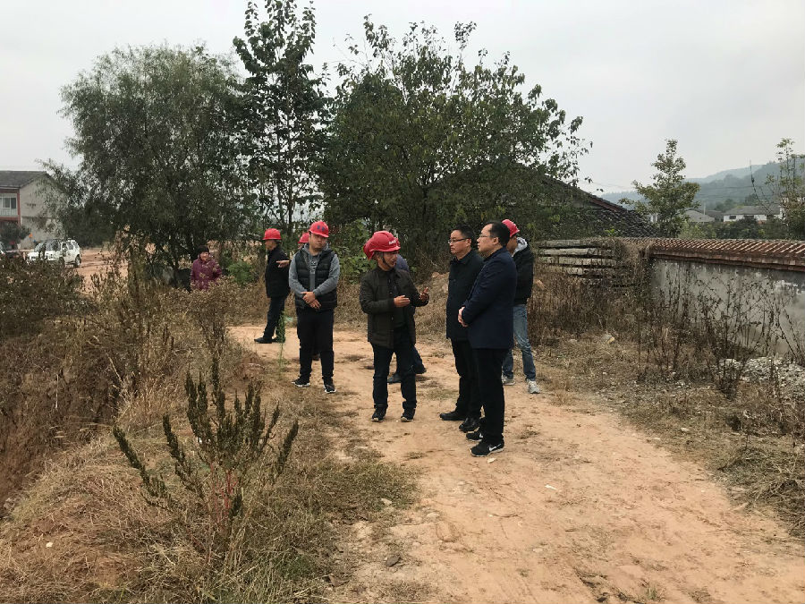 集團(tuán)公司領(lǐng)導(dǎo)赴G108項(xiàng)目現(xiàn)場(chǎng)調(diào)研1.jpg 543530c3c21cbf1b61c59b5a0d92cbdc.jpg