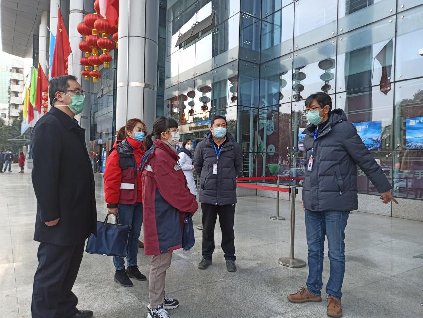 市疾控中心專家現(xiàn)場(chǎng)指導(dǎo)交發(fā)集團(tuán) 新冠肺炎肺炎疫情防控和復(fù)工復(fù)產(chǎn)工作2.jpg d67cfa9946e5e999db8fbbc709c74477.jpg